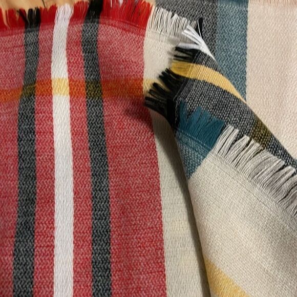 Accessory Depot large plaid narrow fringe edge scarf/wrap. 100% acrylic. 50 x 52 - Picture 3 of 4